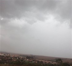 Chuva chega a Maringá e região